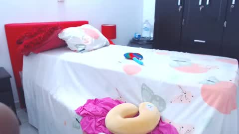 Snapshot of keyra_dainty chatting on February 2025 11:32:01 PM Sandy Saenz online show from February 2025 11:32:01 PM