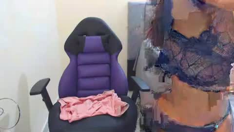 Snapshot of keyra_dainty chatting on December 2025 10:43:01 AM Sandy Saenz online show from December 2025 10:43:01 AM