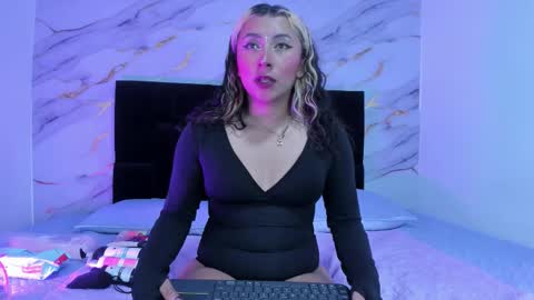 khaleesi_j online show from November 2025 04:01:02 AM