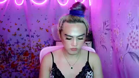 Snapshot of khelani_tsgirl4u chatting on October 2025 05:22:02 PM Khelani online show from October 2025 05:22:02 PM