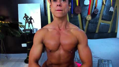 Snapshot of khloe_rossich chatting on October 2025 06:37:01 PM online show from October 2025 06:37:01 PM