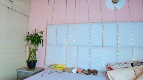 Snapshot of kiana_cream chatting on January 2025 11:34:02 AM N M online show from January 2025 11:34:02 AM