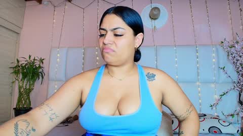 Snapshot of kiana_cream chatting on January 2025 02:39:01 PM N M online show from January 2025 02:39:01 PM