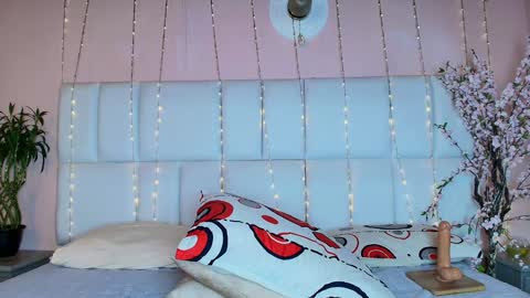 Snapshot of kiana_cream chatting on January 2025 02:30:02 PM N M online show from January 2025 02:30:02 PM