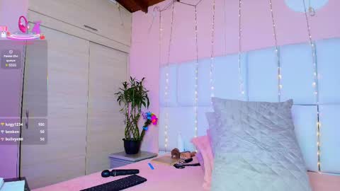 Snapshot of kiana_cream chatting on March 2025 06:44:02 PM N M online show from March 2025 06:44:02 PM