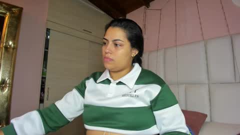 Snapshot of kiana_cream chatting on September 2025 11:32:02 AM N M online show from September 2025 11:32:02 AM