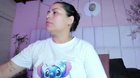 Snapshot of kiana_cream chatting on September 2025 12:19:01 PM N M online show from September 2025 12:19:01 PM