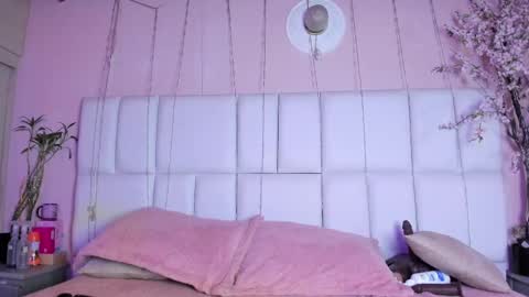 Snapshot of kiana_cream chatting on September 2025 01:38:01 PM N M online show from September 2025 01:38:01 PM