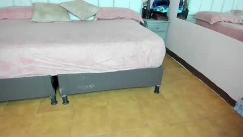 Snapshot of kiana_cream chatting on October 2025 11:29:02 AM N M online show from October 2025 11:29:02 AM