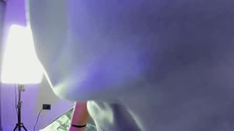 Snapshot of kiana_cream chatting on October 2025 11:40:01 AM N M online show from October 2025 11:40:01 AM