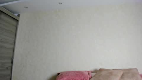 Snapshot of kiana_cream chatting on October 2025 11:30:01 AM N M online show from October 2025 11:30:01 AM