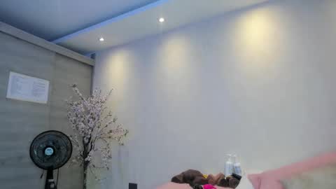 Snapshot of kiana_cream chatting on October 2025 11:35:01 AM N M online show from October 2025 11:35:01 AM