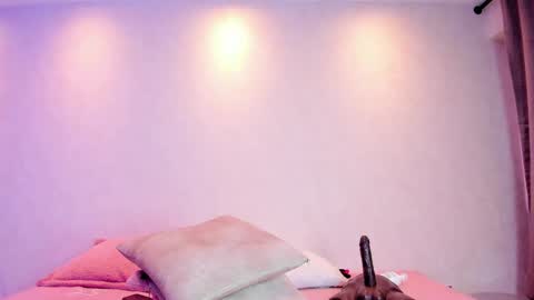 Snapshot of kiana_cream chatting on October 2025 11:38:02 PM N M online show from October 2025 11:38:02 PM