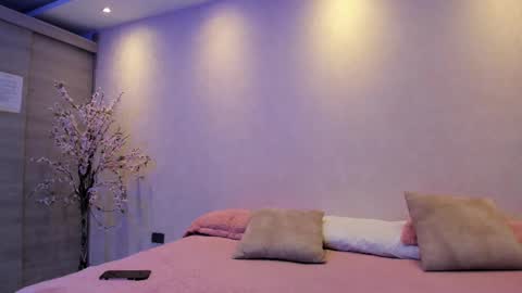 Snapshot of kiana_cream chatting on October 2025 12:16:01 PM N M online show from October 2025 12:16:01 PM