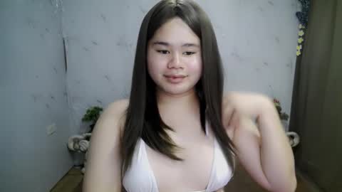 Snapshot of kianna_schmitz chatting on February 2025 01:28:01 PM Your SweetGirl Ts online show from February 2025 01:28:01 PM