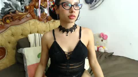 kiaralenon online show from January 2025 01:09:02 AM