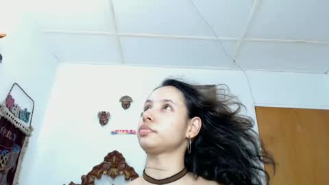 kiaralenon online show from October 2025 12:42:02 AM