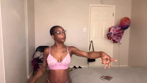 Snapshot of kibrombariu45 chatting on March 2026 10:33:01 AM HunneysPlayRoom online show from March 2026 10:33:01 AM
