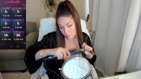 Snapshot of kierareines chatting on December 2024 08:04:02 PM Kiera Reines online show from December 2024 08:04:02 PM