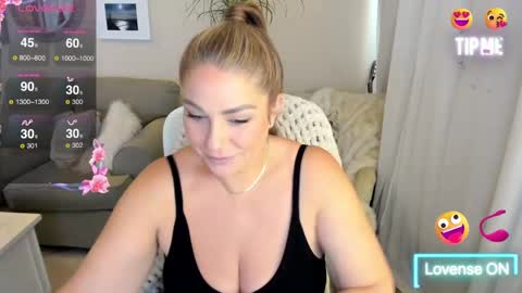 Snapshot of kierareines chatting on October 2025 07:01:02 PM Kiera Reines online show from October 2025 07:01:02 PM