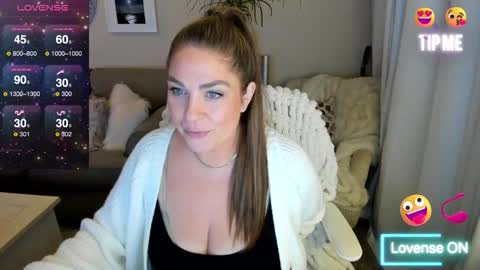 Snapshot of kierareines chatting on December 2025 01:59:02 AM Kiera Reines online show from December 2025 01:59:02 AM