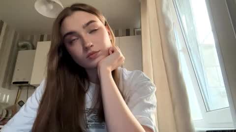 Ola my name is Lissa  Lets hit 10 Thumbs Up together   online show from March 2026 02:50:01 PM