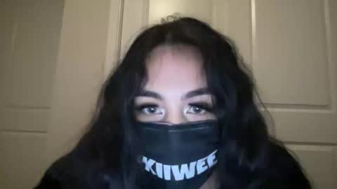 KIIWEE online show from October 2025 01:30:01 AM