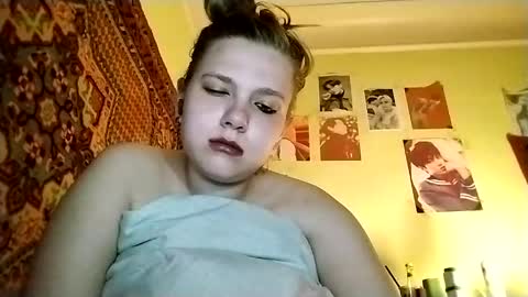 kikibang_ online show from April 2026 06:46:02 PM