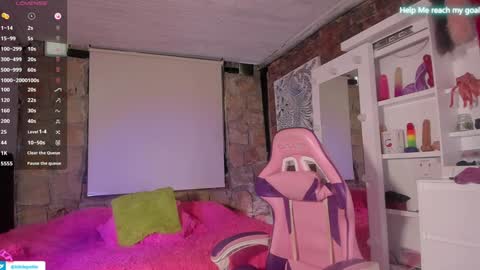 kiki online show from December 2024 06:35:02 PM