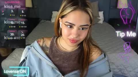 Kim online show from November 2025 07:14:01 PM