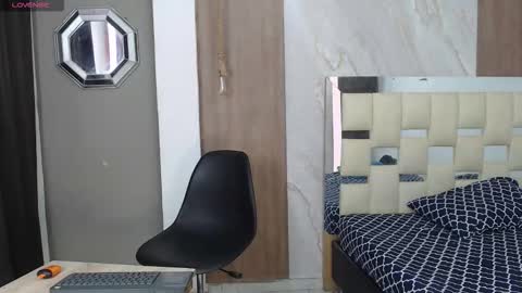 Snapshot of kim_curly_ chatting on March 2026 01:58:01 PM KIM online show from March 2026 01:58:01 PM