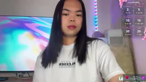 Snapshot of kim_kyile chatting on November 2025 12:53:01 PM KYLIE online show from November 2025 12:53:01 PM