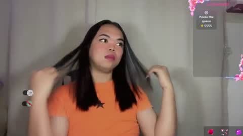 Snapshot of kim_kyile chatting on November 2025 12:15:02 PM KYLIE online show from November 2025 12:15:02 PM