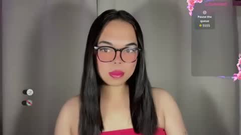 Snapshot of kim_kyile chatting on November 2025 01:00:02 PM KYLIE online show from November 2025 01:00:02 PM