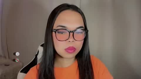 Snapshot of kim_kyile chatting on November 2025 01:05:02 AM KYLIE online show from November 2025 01:05:02 AM