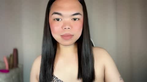 Snapshot of kim_kyile chatting on December 2025 05:20:01 PM KYLIE online show from December 2025 05:20:01 PM