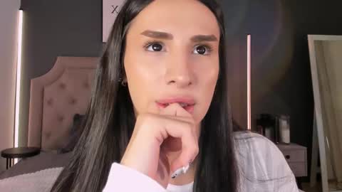 Kim Oberlin online show from November 2025 04:17:01 PM