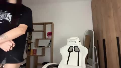 Kim Oberlin online show from April 2026 09:04:02 PM