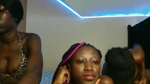 Snapshot of kimberly_chloe chatting on November 2025 04:34:02 AM Kimberly online show from November 2025 04:34:02 AM