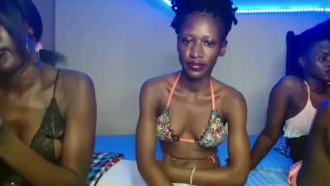 Snapshot of kimberly_chloe chatting on December 2025 04:48:02 PM Kimberly online show from December 2025 04:48:02 PM