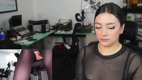 Kimberly 1200-1900 GMT-5 online show from December 2024 11:20:01 PM