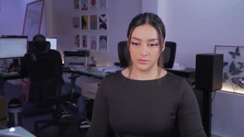 Kimberly 1200-1900 GMT-5 online show from December 2025 06:57:02 PM