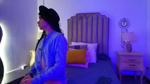 kimberly colle7 online show from May 2026 03:34:02 AM