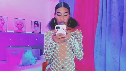 Your Queen KIM online show from February 2025 09:30:01 AM