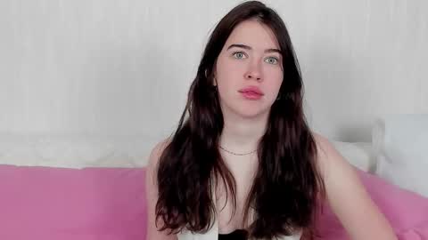 Snapshot of kimberlybond chatting on December 2025 04:40:01 AM KimberlyBond online show from December 2025 04:40:01 AM