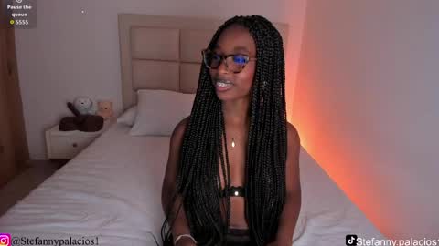Snapshot of kimberlylenox chatting on April 2026 01:16:02 AM Queen Kim online show from April 2026 01:16:02 AM