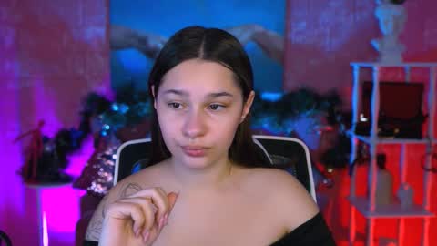 kimclarks online show from December 2025 12:33:02 PM