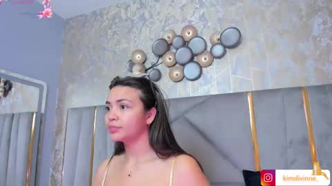 Snapshot of kimdevinne chatting on February 2025 03:01:02 AM KIM online show from February 2025 03:01:02 AM