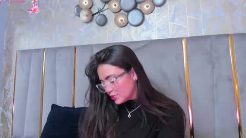 Snapshot of kimdevinne chatting on February 2025 02:42:01 AM KIM online show from February 2025 02:42:01 AM