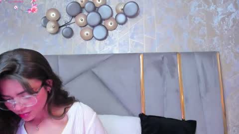 Snapshot of kimdevinne chatting on March 2025 02:48:01 AM KIM online show from March 2025 02:48:01 AM